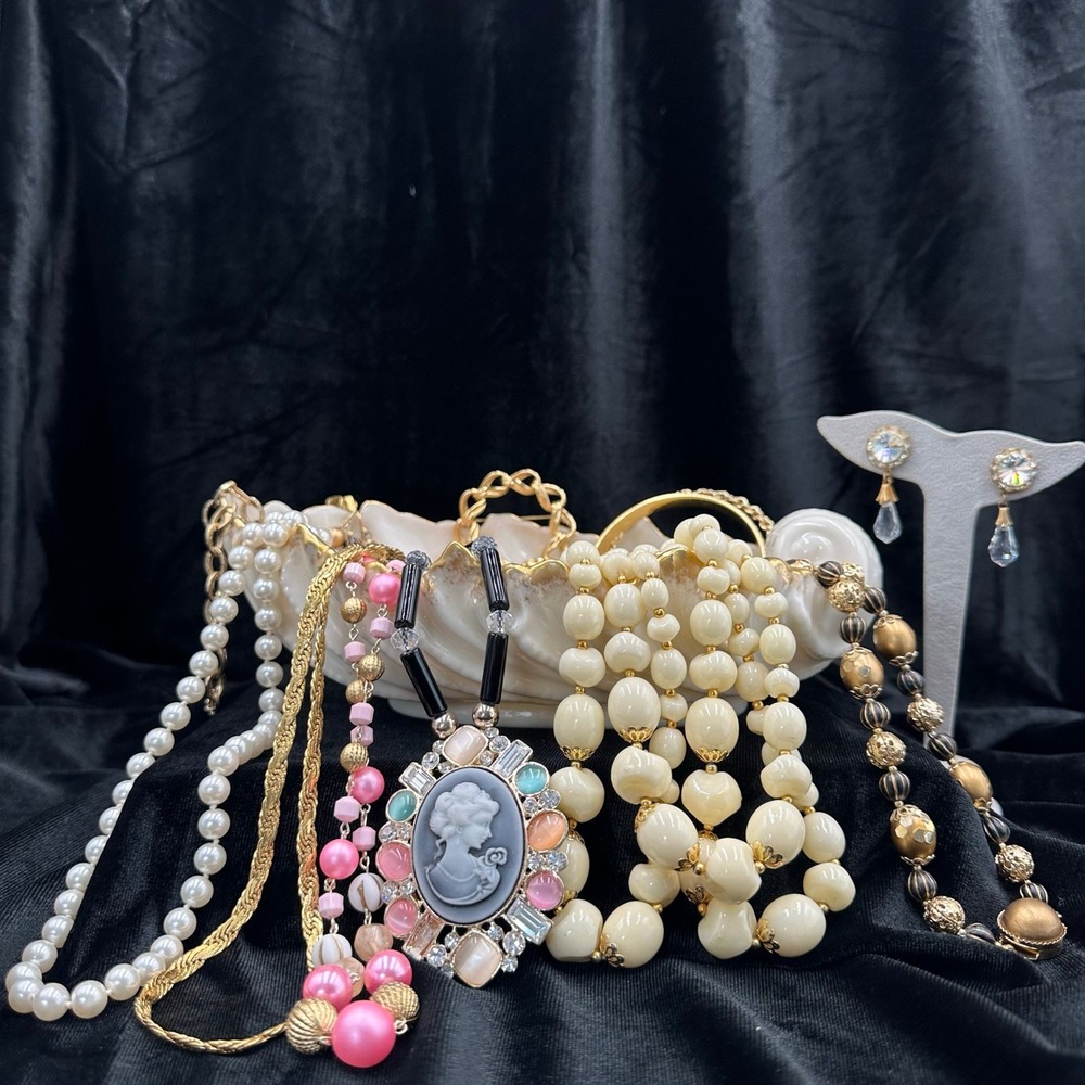 Jewelry Lot Vintage Lenox Shell Bowl Cameo Pearl Bead Gold Rhinestone Earrings - Picture 8 of 8